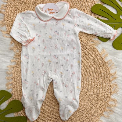 Macacão Anarruga com Gola Picueta - Jardim Encantado - Off White e Rose